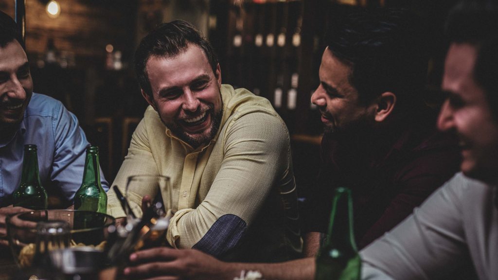 Vrienden op stap met de aanstaande vader
